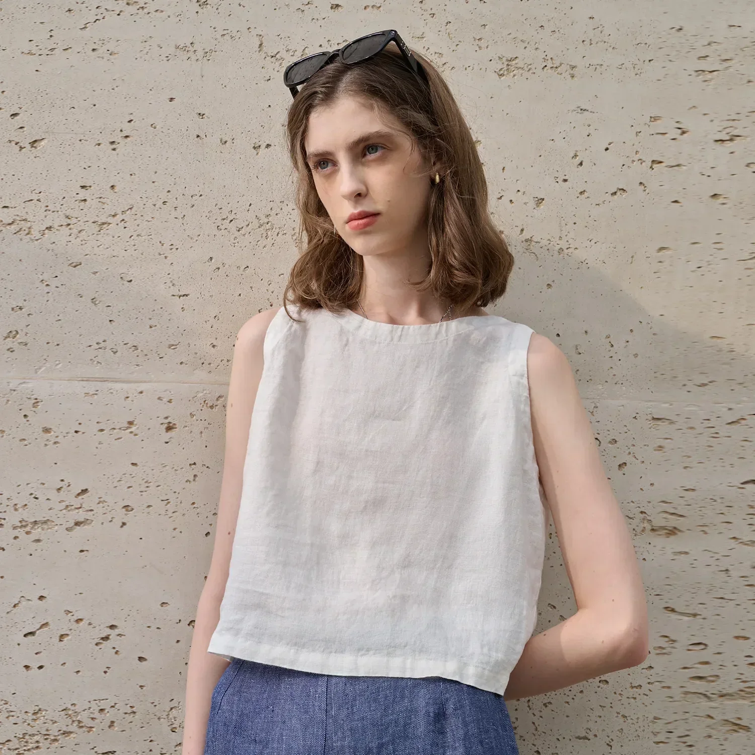 Asymetryczny leniany crop top - Image 9