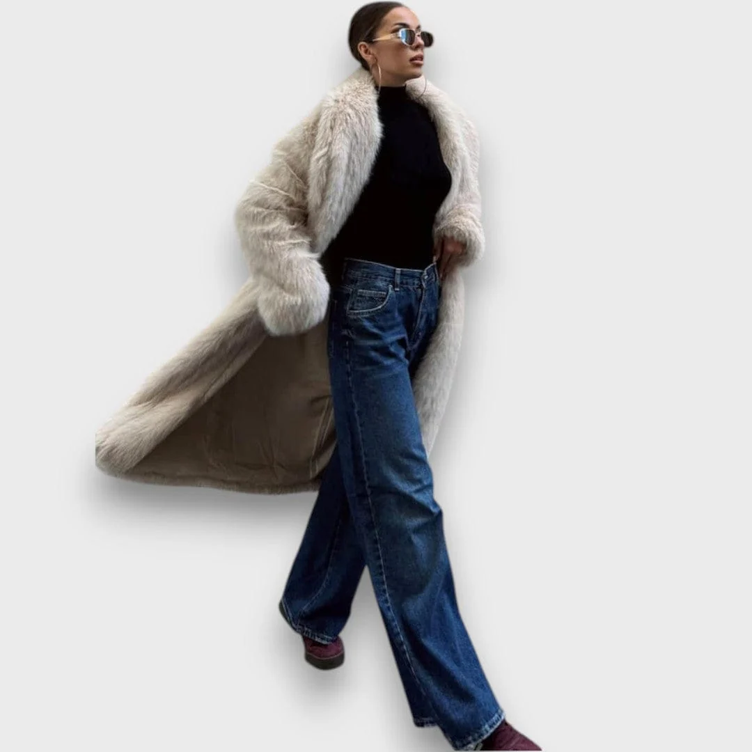 Liviane – Długi płaszcz z syntetycznego futra o couture flair - Image 2
