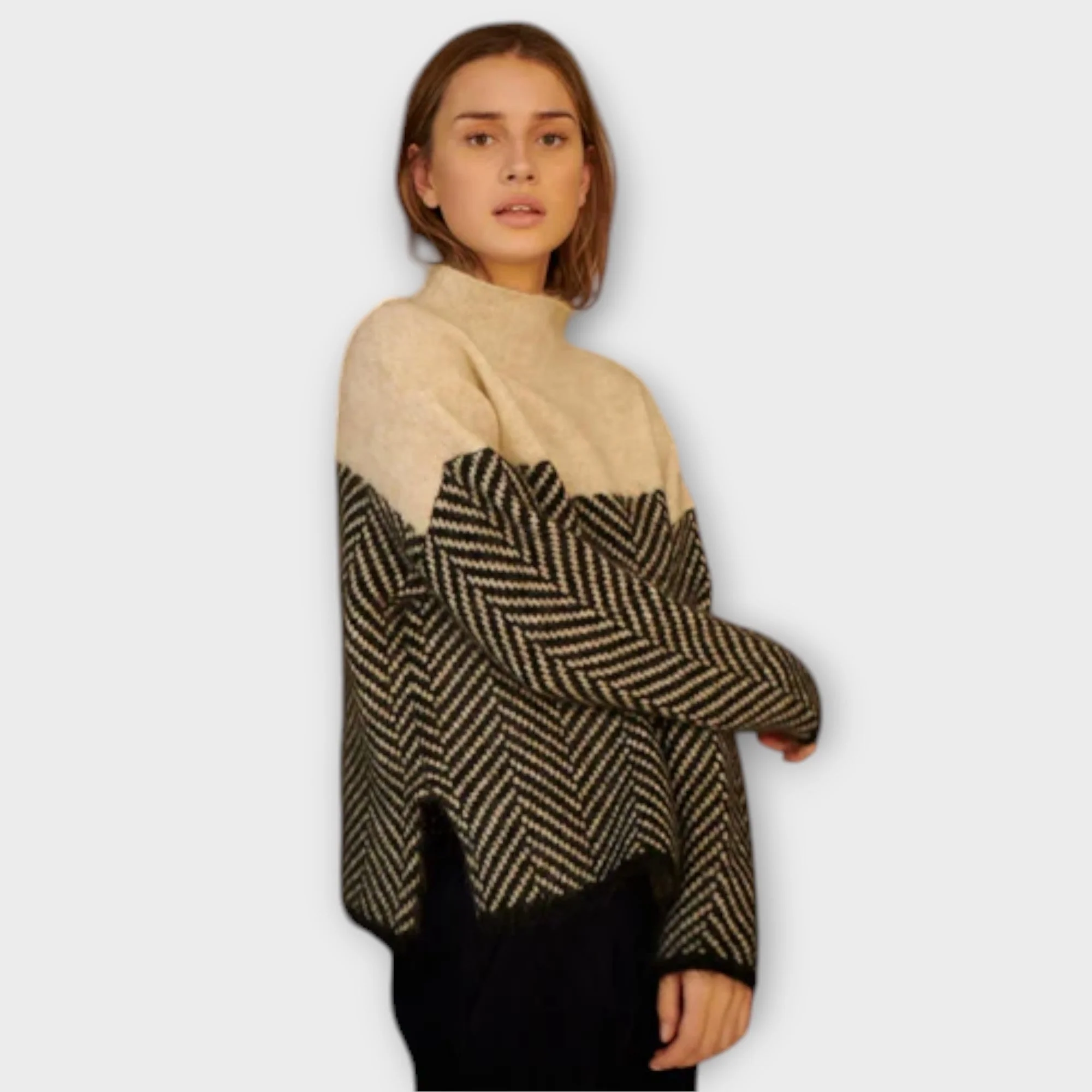 Maeve - Miękki Sweter z Wysokim Kołnierzem - Image 2