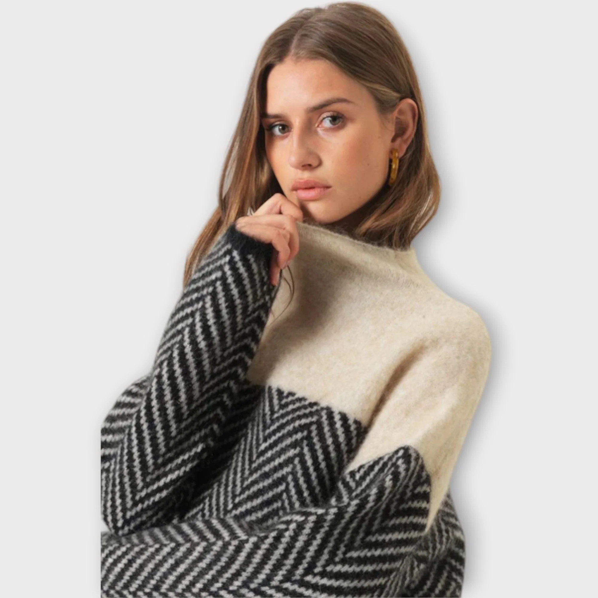 Maeve - Miękki Sweter z Wysokim Kołnierzem - Image 3