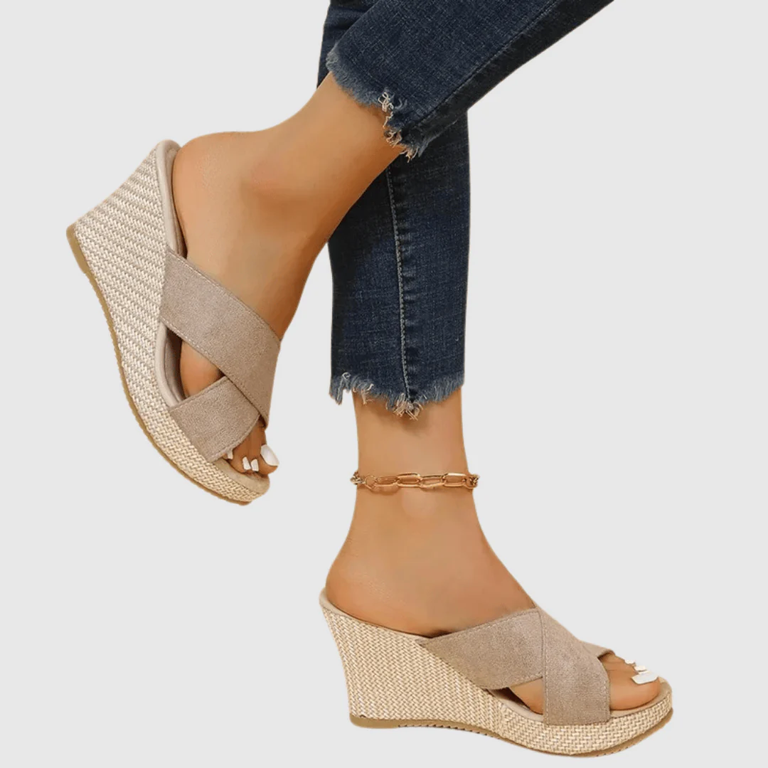 Nives - Eleganckie sandały na koturnie - Image 3