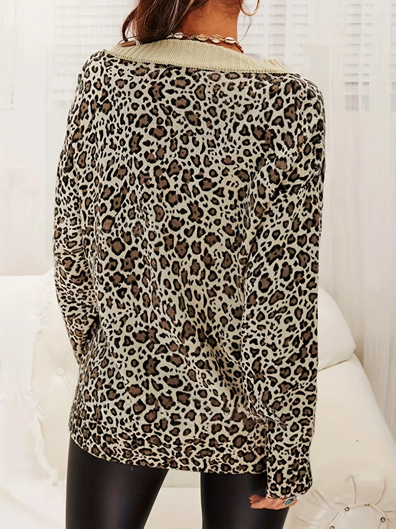 Sienna - Sweter V-Neck w Cętki - Image 4