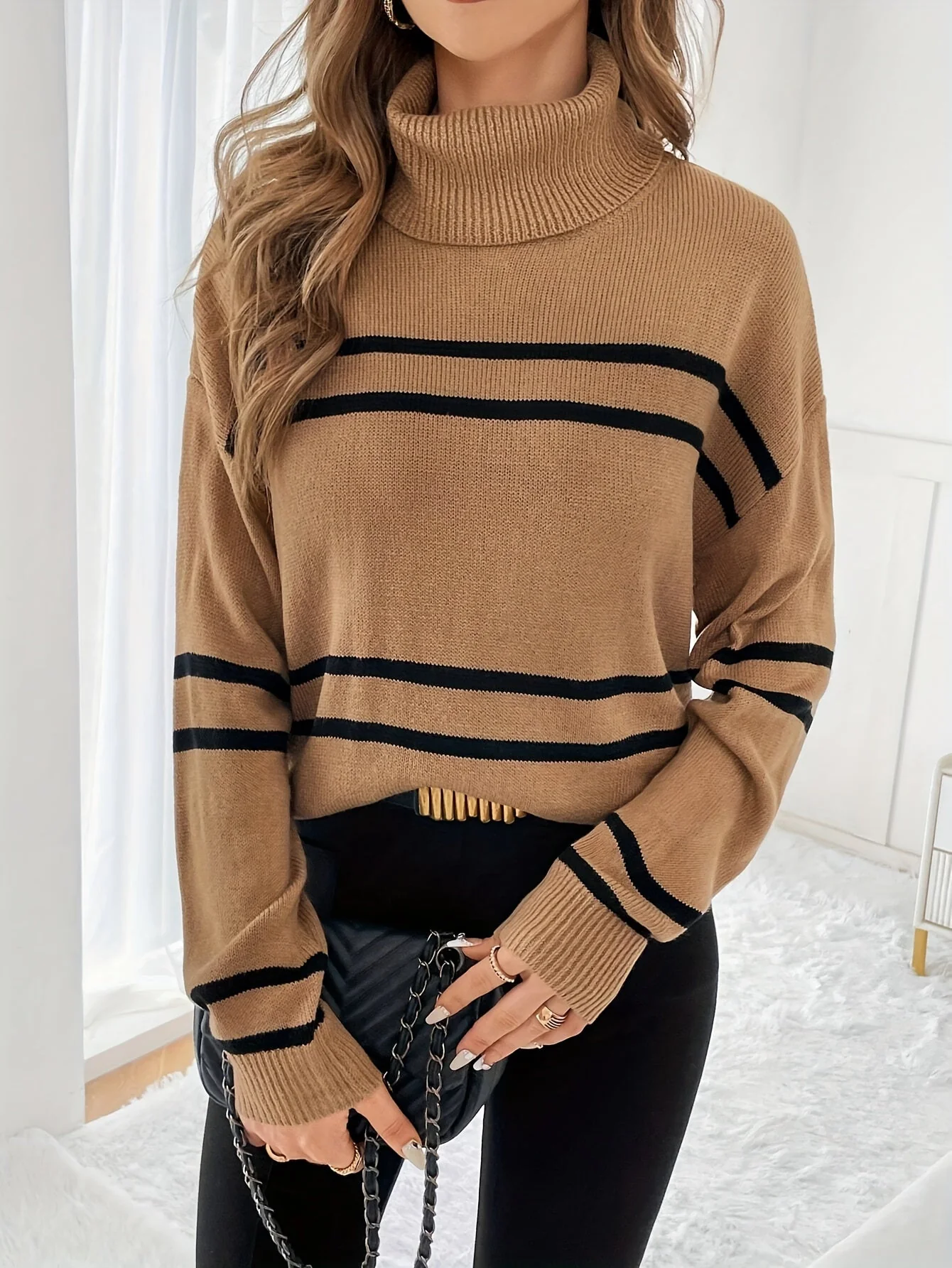 Thea – Sweter z Wysokim Kołnierzem w Paski - Image 2