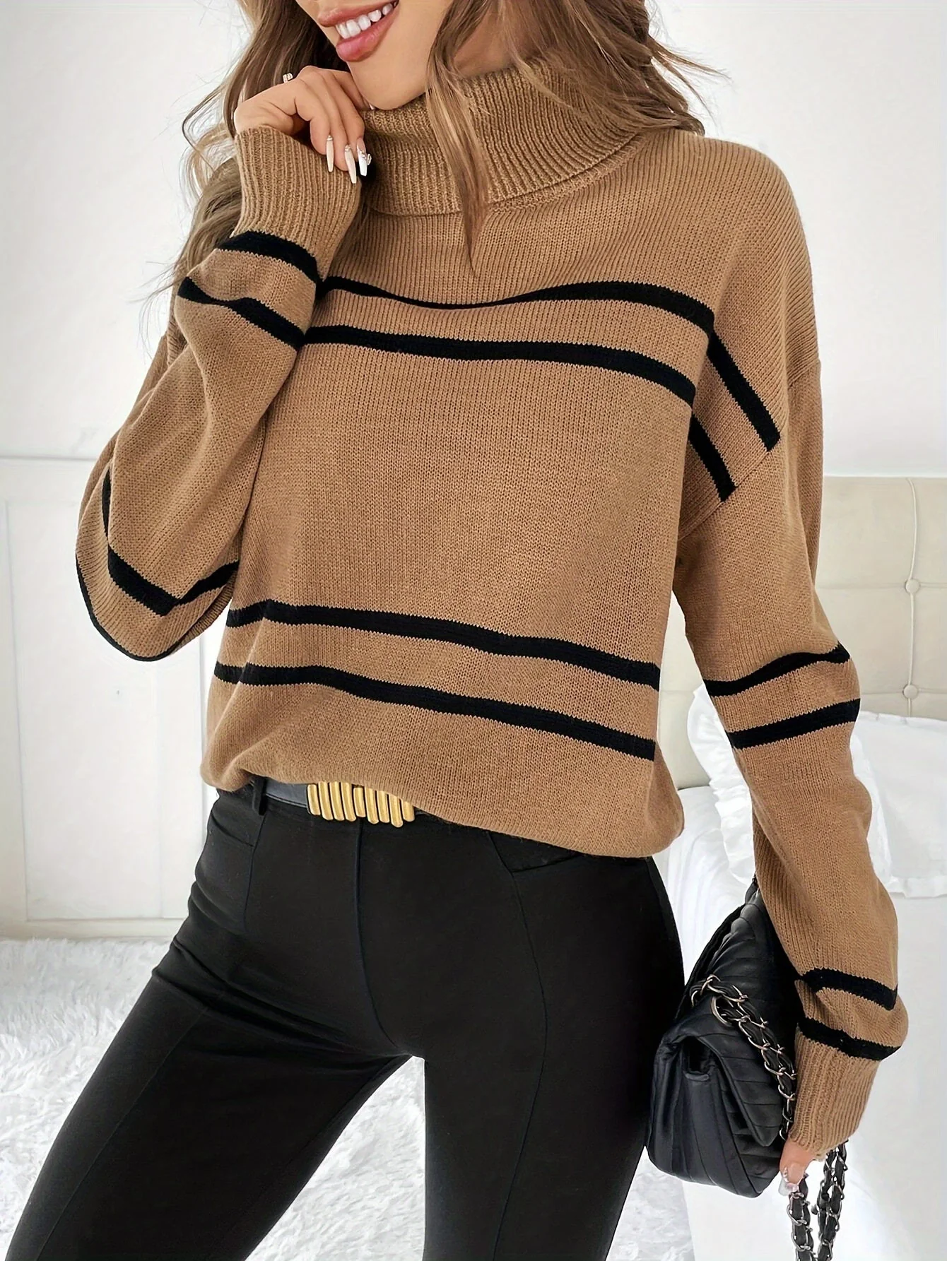 Thea – Sweter z Wysokim Kołnierzem w Paski - Image 4