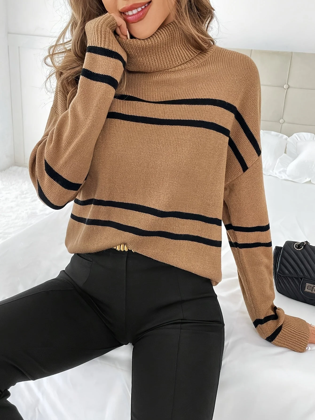 Thea – Sweter z Wysokim Kołnierzem w Paski - Image 7