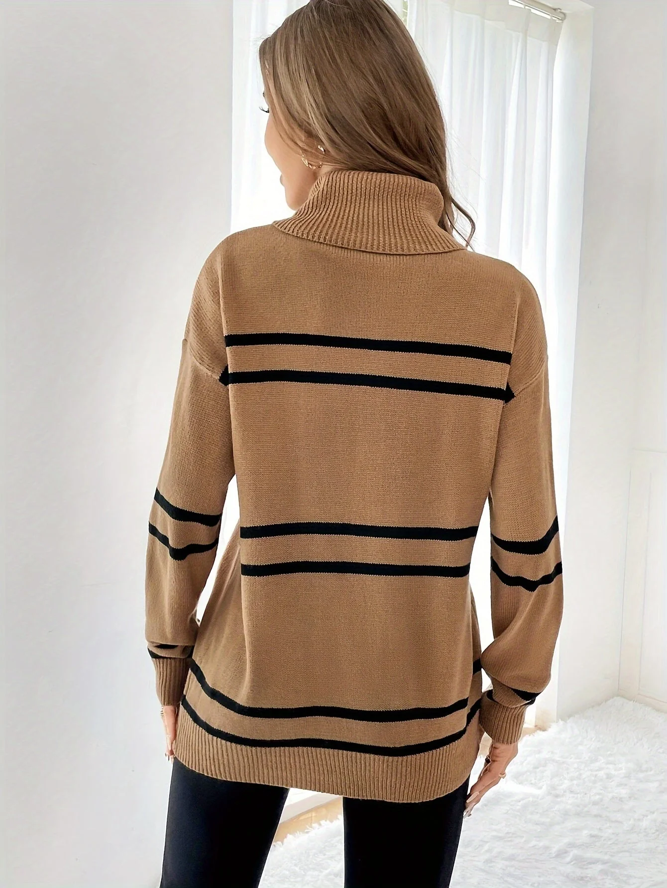 Thea – Sweter z Wysokim Kołnierzem w Paski - Image 9
