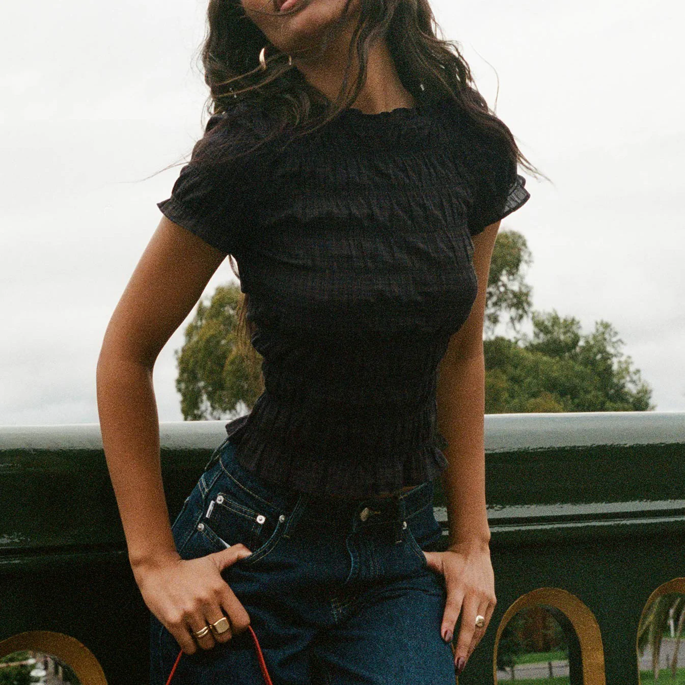 Top z falbaną Chloe Cilvaney - Image 19